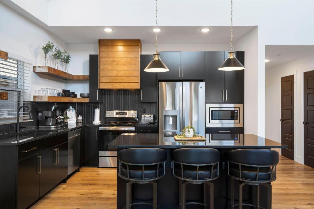 Moonlight View at Table Rock Lake, Hollister