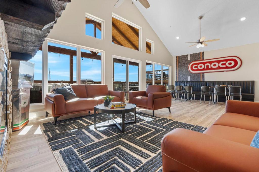 Highway Hideaway, Kimberling City