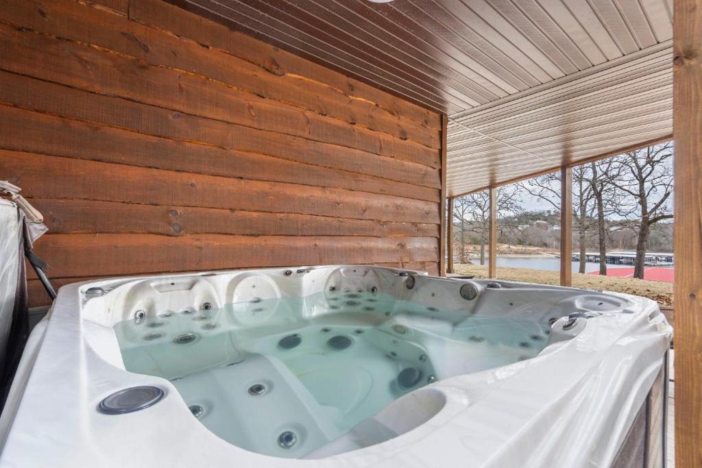 FishInn Impossible - Lakefront, Branson