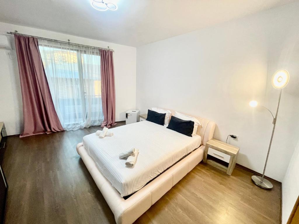 Elephant, Bukurešť