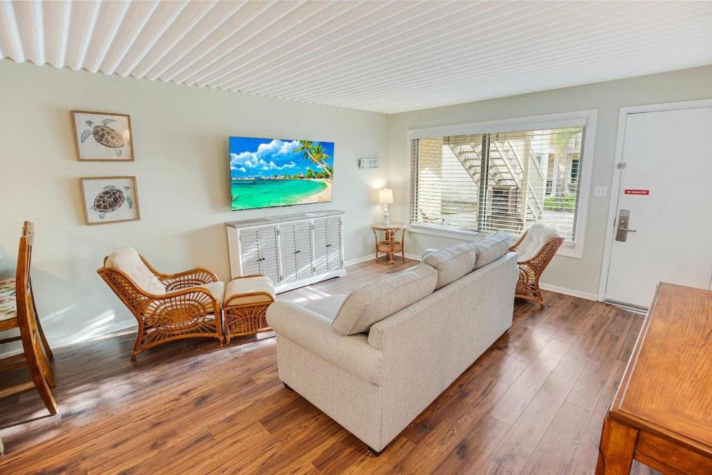 Beaches and Waves Two Bdrm Resort View 1st Floor, Pawleys Island