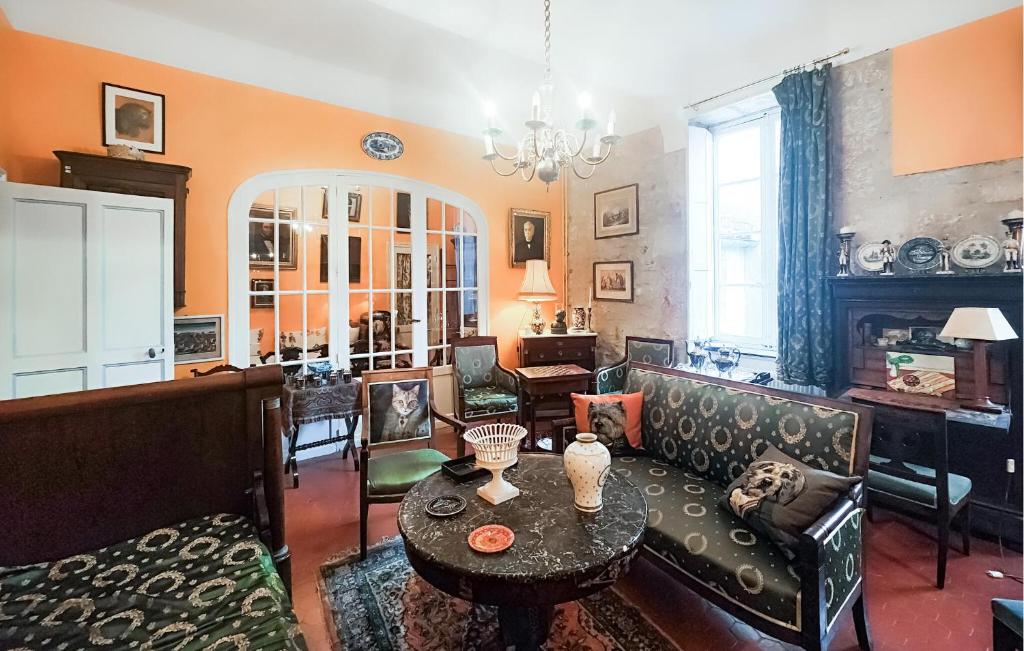 Awesome Apartment In Béziers With Wifi, Béziers