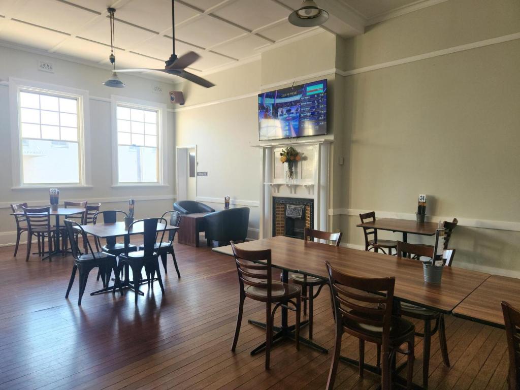 The Exchange Hotel의 아늑한 내부 모습