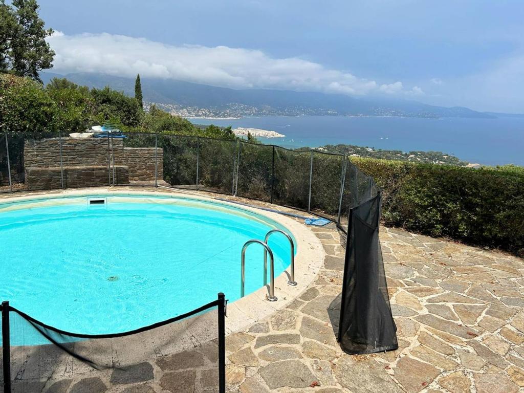 Villa 4 pièces avec piscine privée dans domaine privé, 5 couchages, Bormes-les-Mimosas - FR-1-251-532 - 2