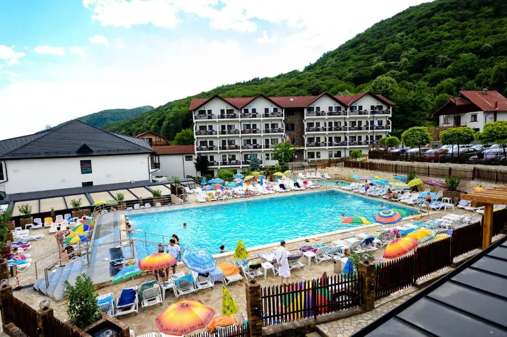 Complex Turistic Casa Romaneasca, hotel in Călimăneşti