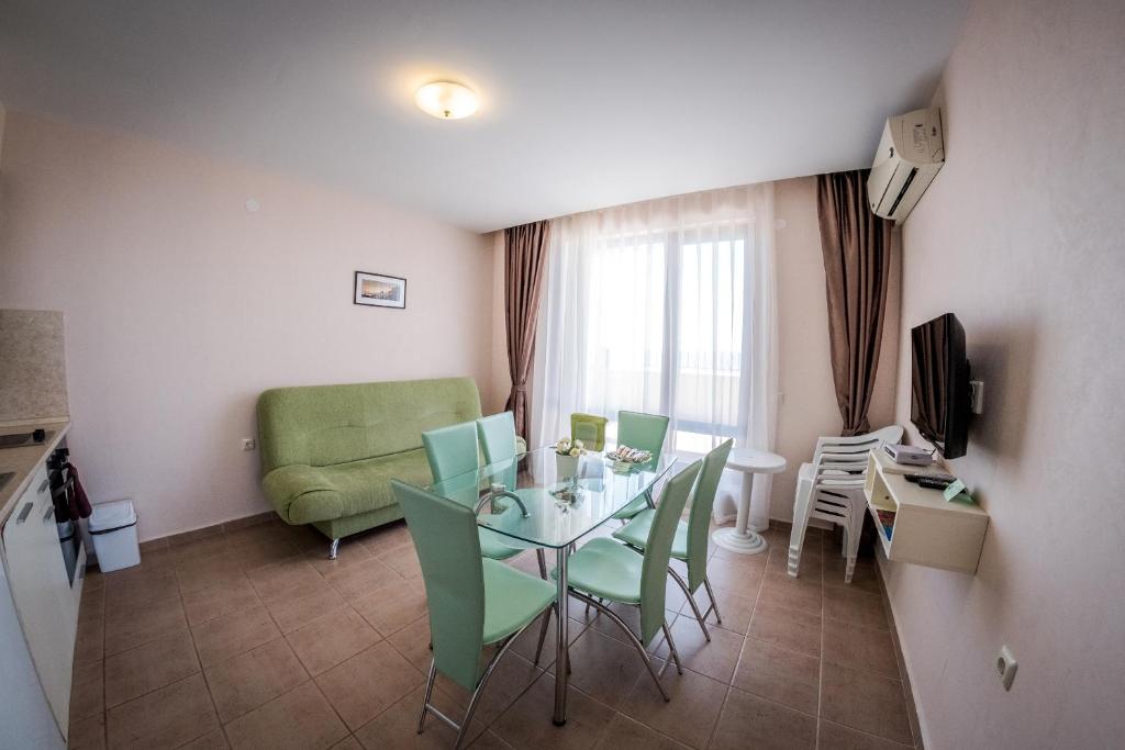 Prestige Fort Beach - Full Board — Pokoje in Święty Włas, Region Burgas