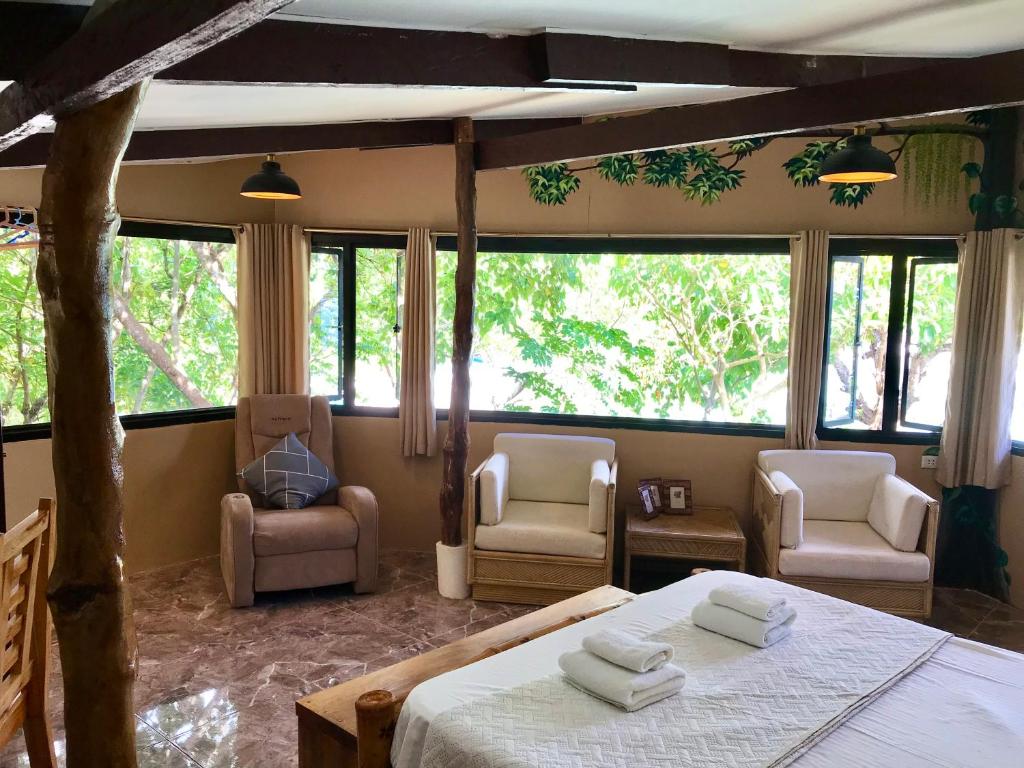 Camotes Cay Hideaway room