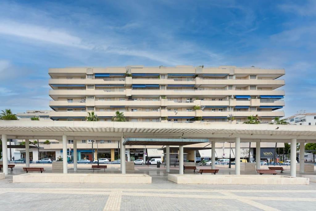 MARBELLA HOME RENTALS - Marina Banus, Puerto Banus, seaview, 2BR, parking & pool - 3