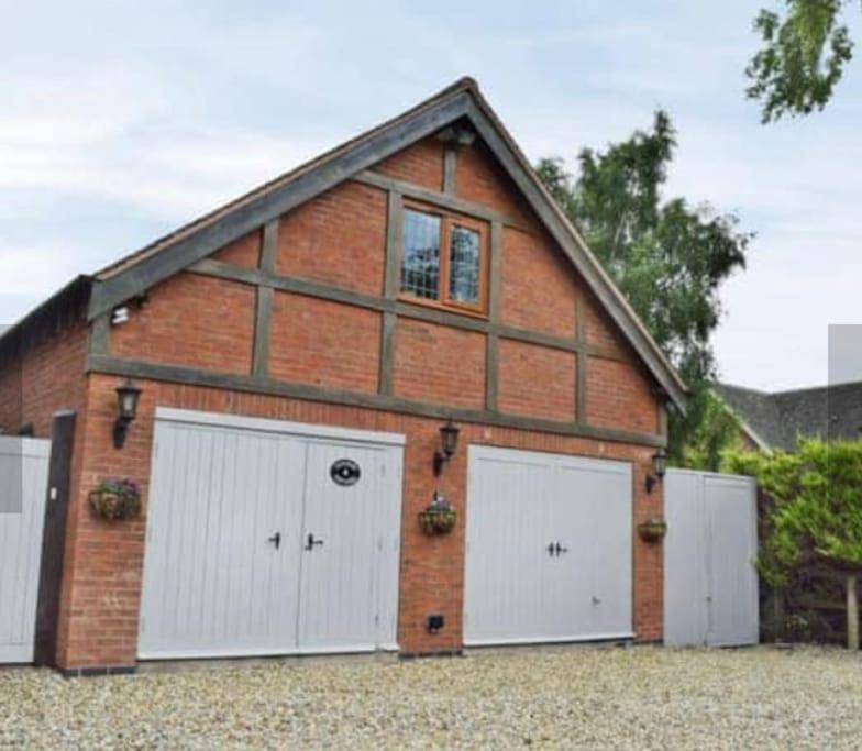 Surrounded by fields just 3 miles from Stratford - upon Avon - Alveston Pastures Retreat, Stratford-upon-Avon