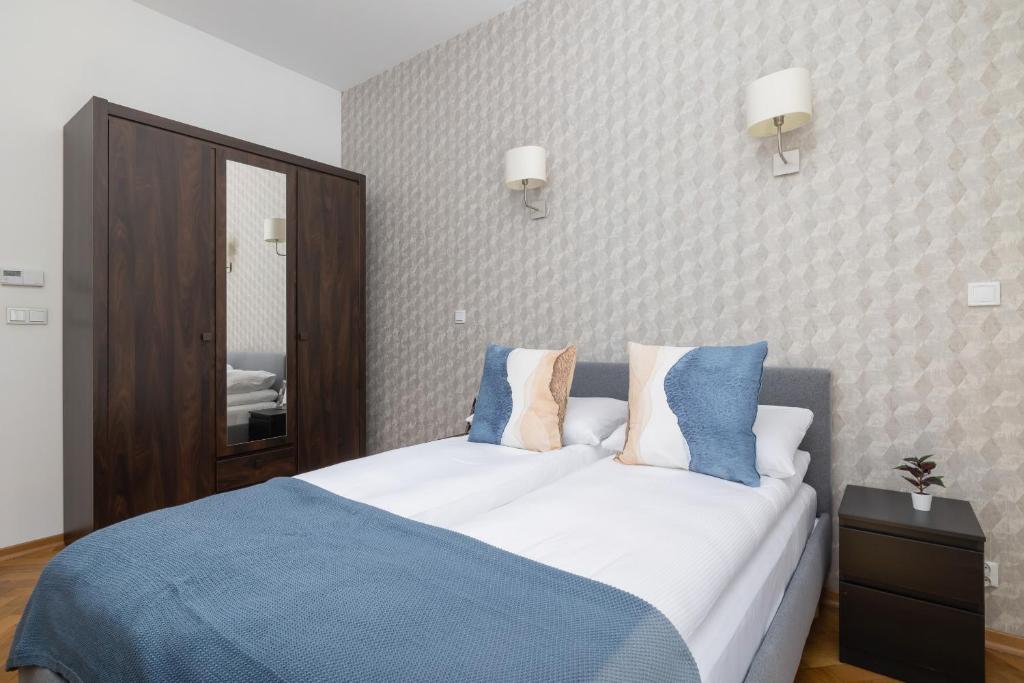 Unique Rzeszowska Apartment in Kazimierz by Noclegi Renters, Krakov