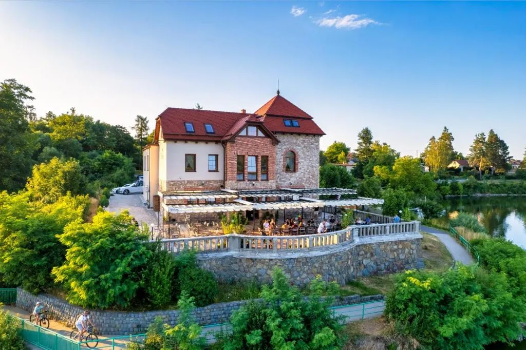 Hotel Plumlov，位于Mostkovice的酒店