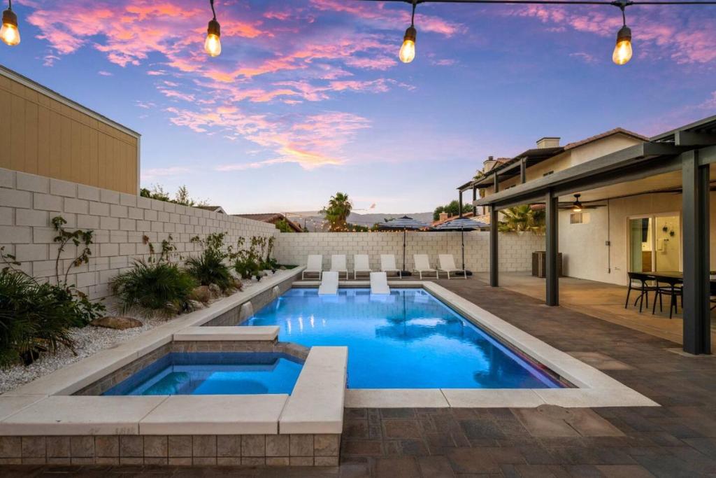 Sunset Escape Home With Resort Pool And Spa, Indio