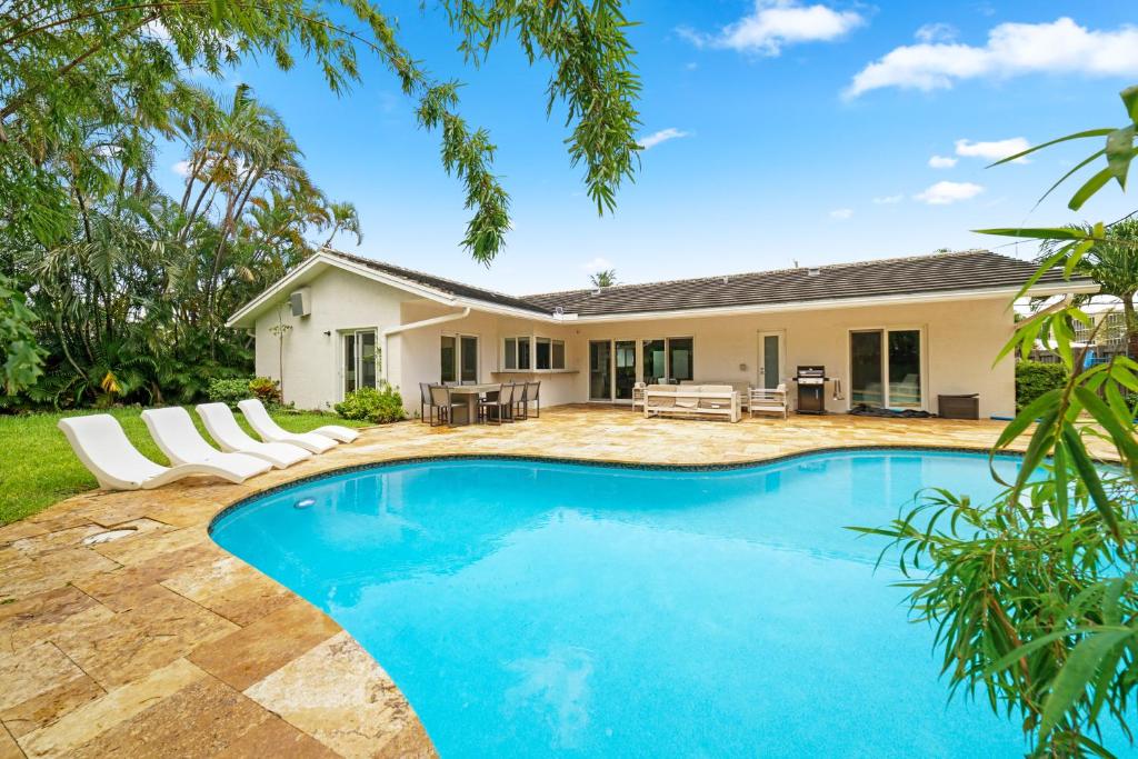Indulgent Tranquility at Luxurious Villa Retreat, Fort Lauderdale
