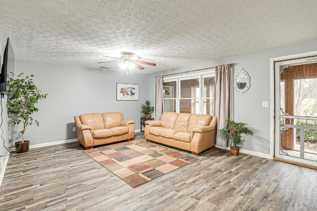 Spacious Delaware Home with Private Hot Tub!