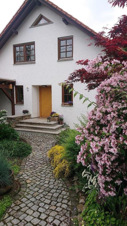 Schöne Wohnung in Bischleben mit Eigener Terrasse - b48785