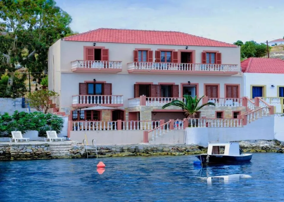 Waterfront Family Villa, hotel en Halki
