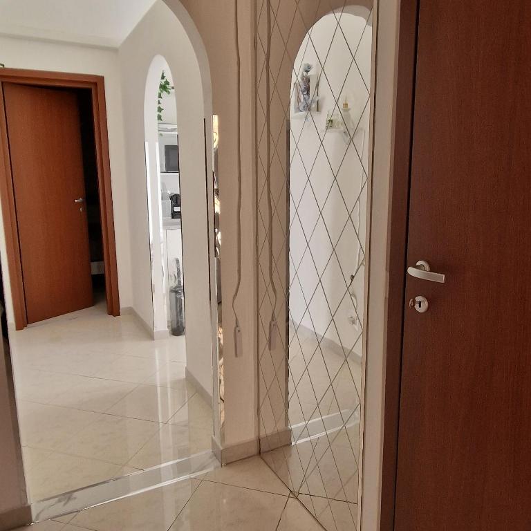 Cinzia's House of Mirrors - 5