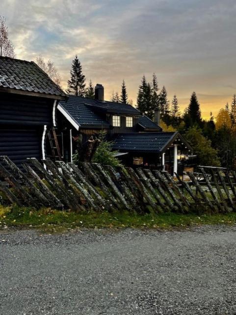 Koselig rom i tømmerhus, inkl morgenkaffe