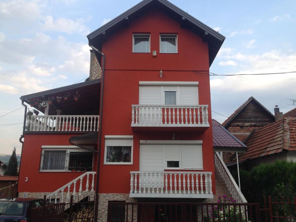 Apartment Red House — Hotel in Visoko