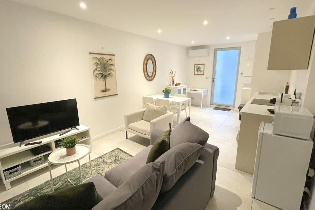 Apt T2 neuf, terrasse, centre ville, 8min Comédie - 3