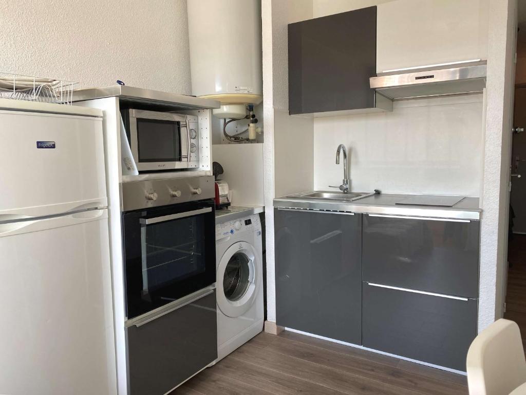 Charmant T1 à 5 min des Thermes, 2*, balcon, cuisine équipée, proche commerces - FR-1-553-179 - 5