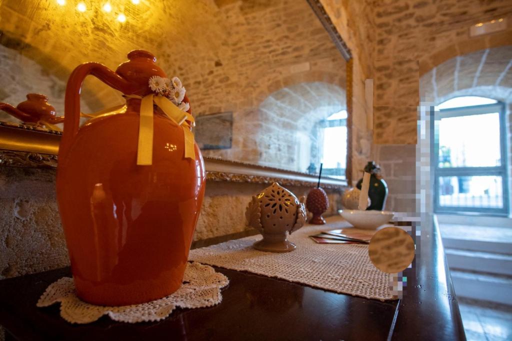 DOMUS CESARE - dimora storica totalmente in pietra nel cuore del centro storico con cabina doccia pietra in camera e zona relax esterna-historic residence entirely made of stone in the heart of the historic center with stone shower cabin in the room - 3