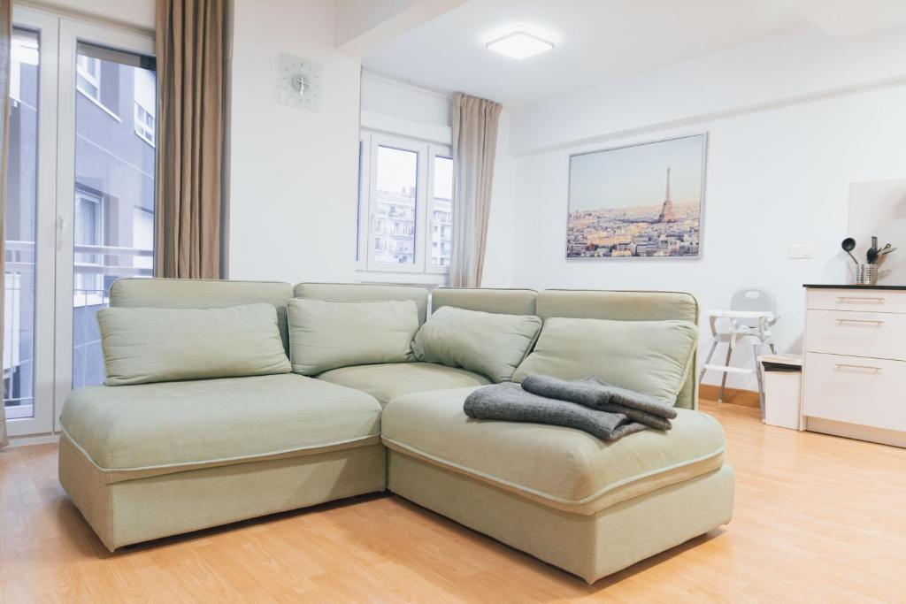 Amplio apartamento reformado con garaje en Amara, Donostia-San Sebastián - Isabel II - 2