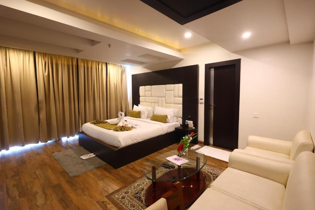 5. HOTEL VA..
