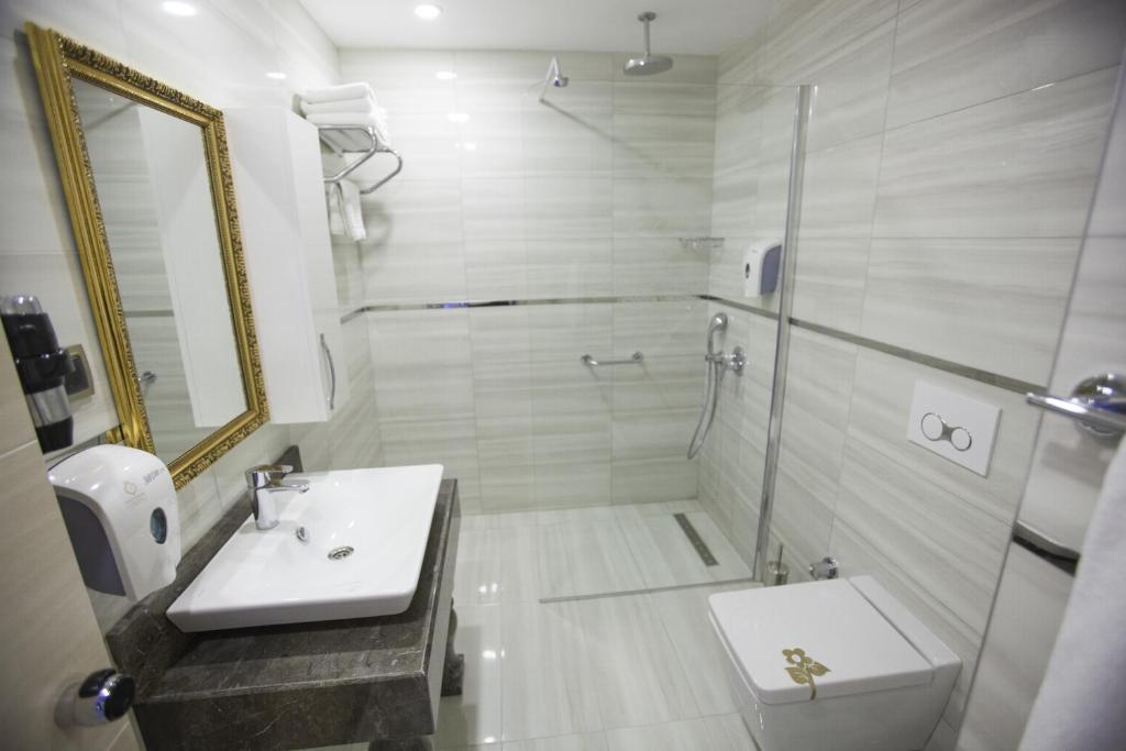 Azura Deluxe Resort & Spa - Ultra All Inclusive — Hotel rooms in Avsallar