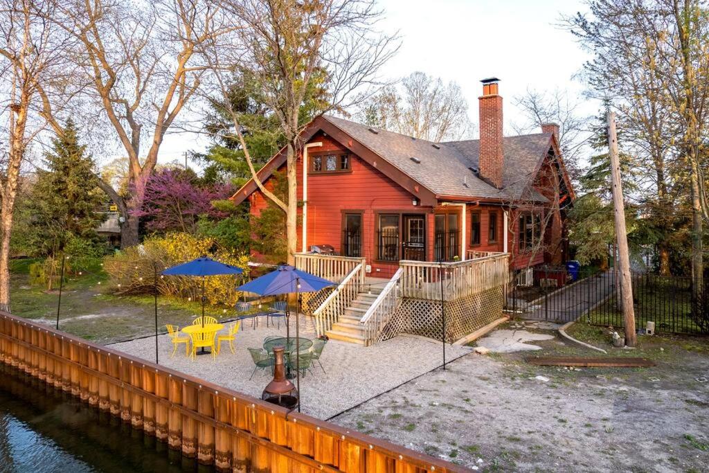 Detroit's Waterfront Hideaway