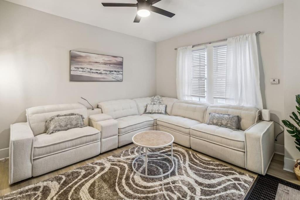 Modern 3BR By Historic District
