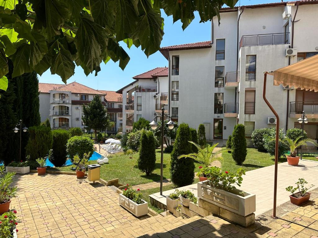 Complex Compass, Sveti Vlas