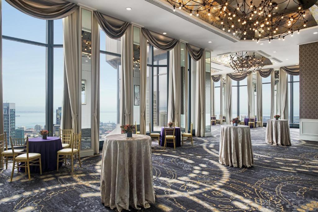 Tárgyalóterem/bálterem