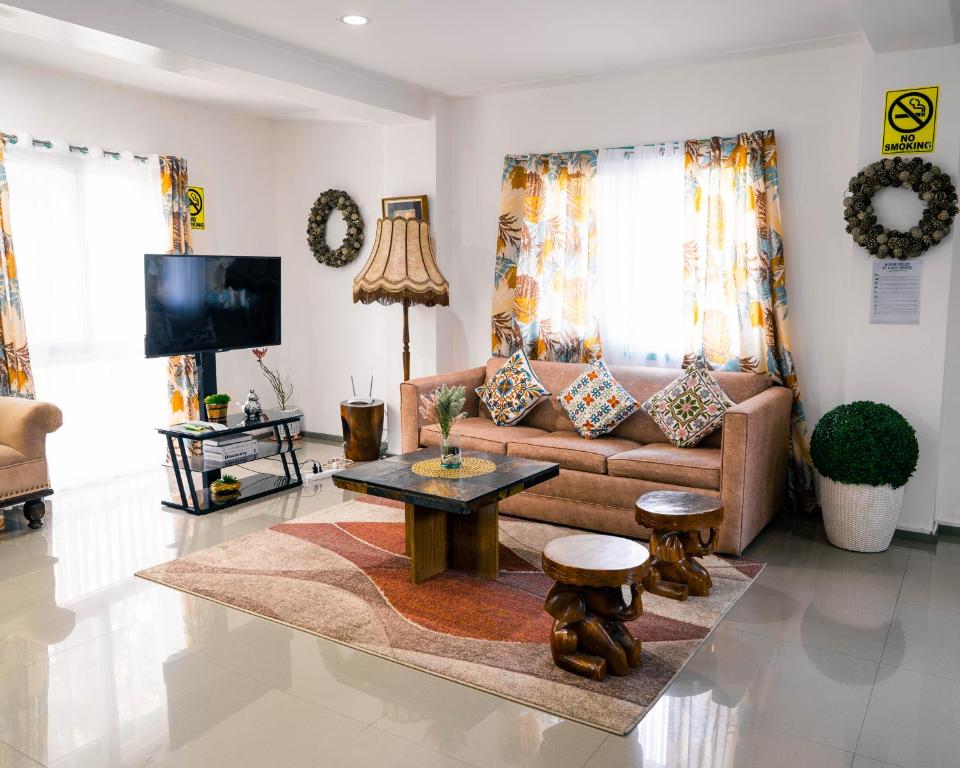 Shared lounge/TV area