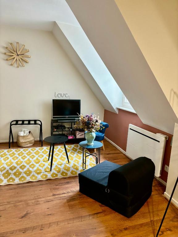 Fleure de Ly / Superb studio flat in Old Town, Mety