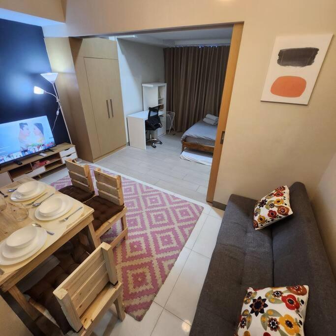 Chic 1br Apartment in BGC., Manila