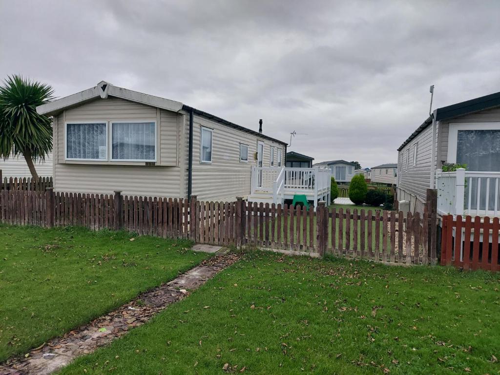 205 Holiday Resort Unity 6 berth Pet friendly Passes optional, Brean