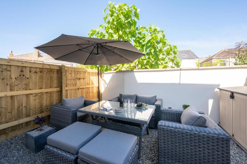3 Bed Townhouse near Penzance Sea Front photo 4