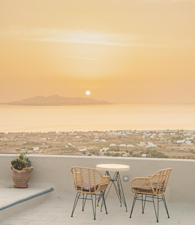 Nano Suites, Éxo Goniá