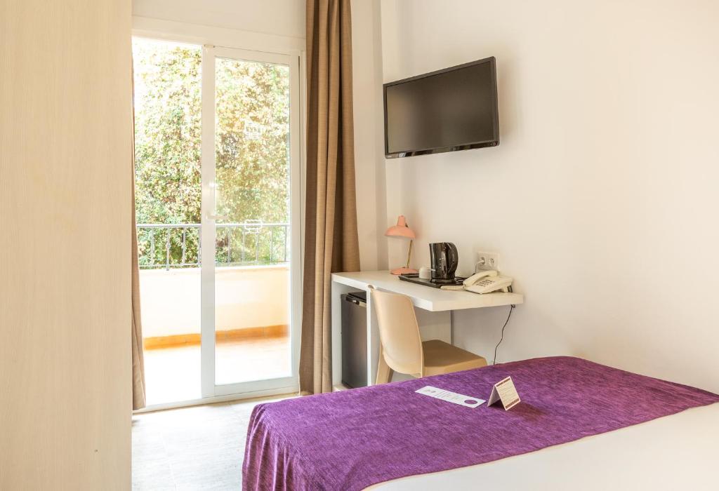 FLOR los Almendros Hotel — Hotel rooms in Peguera, Balearic Islands