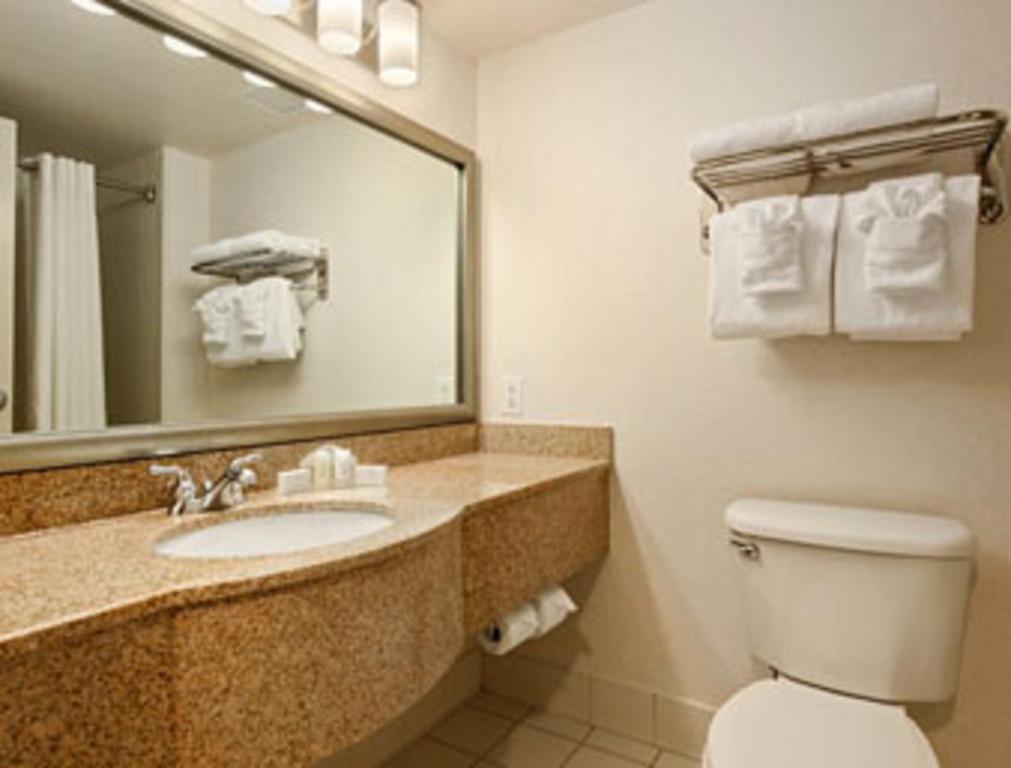 Wingate by Wyndham Charlotte Speedway/Concord photo