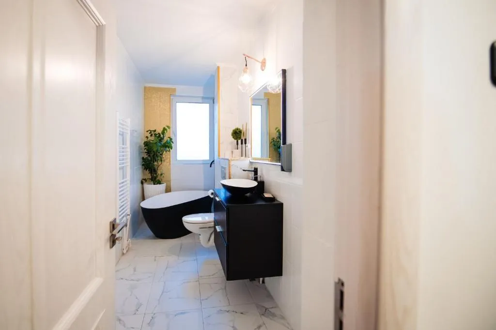 Complex Omnia - Apartamente Husi, hotel v destinaci Huşi