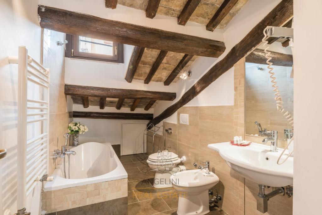 Apartment by The Spanish Steps - 2