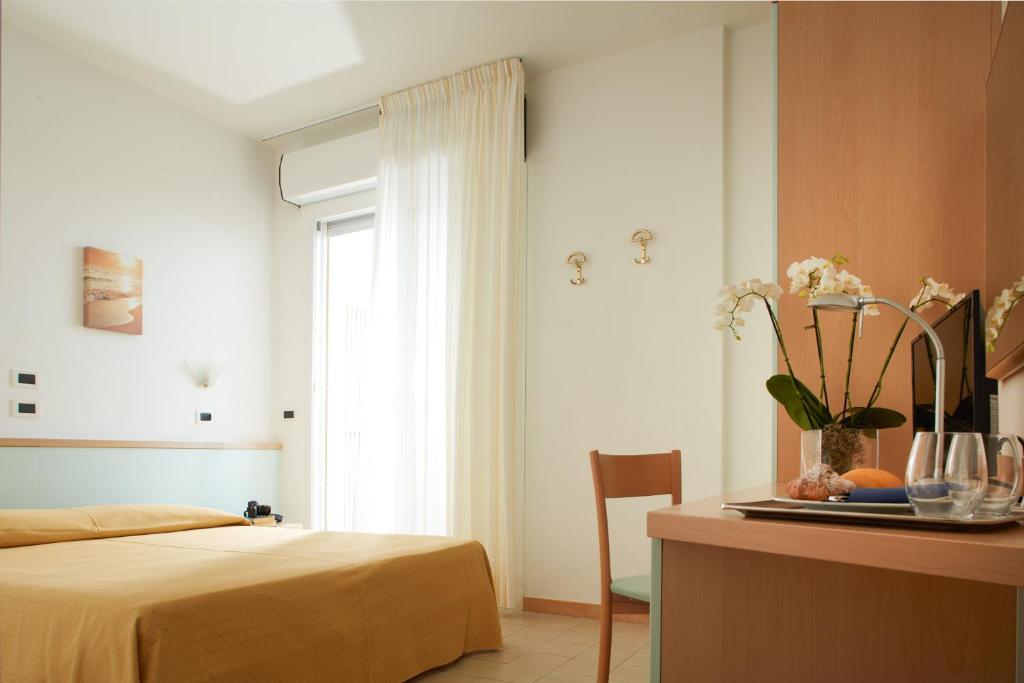  Szoba kétszemélyes ággyal - oldalsó kilátással a tengerre