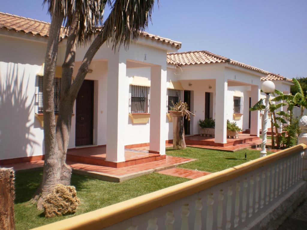 Apartamentos Turísticos Cabo Roche - 2