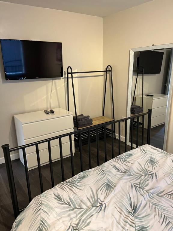 Modern ground floor apartment Close to A45 A46 M1 M6 M69, Tollbar End