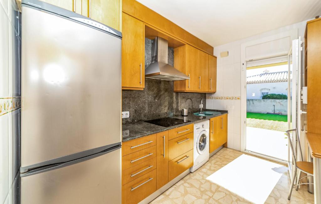 3 Bedroom Beach Front Home In Miami Platja - 5