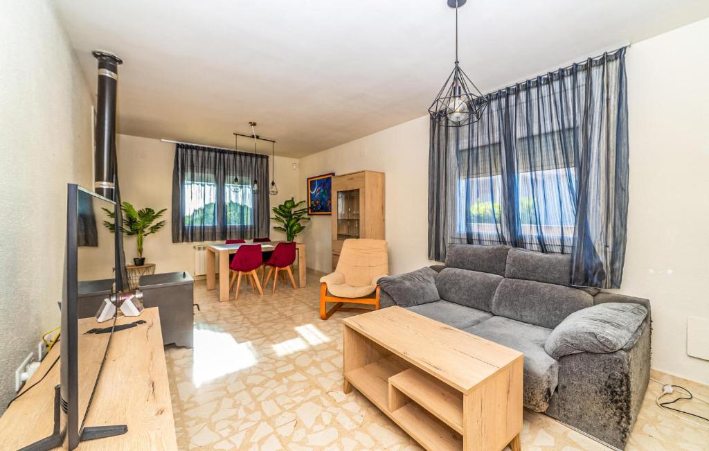 3 Bedroom Beach Front Home In Miami Platja - 4