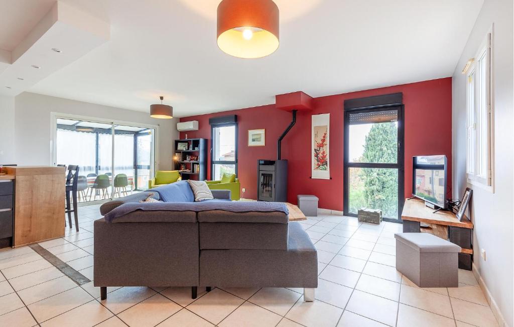 Cozy Home In Six-Fours-Les-Plages - 3
