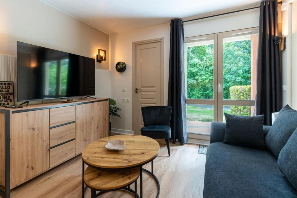 Très bel appartement rénové avec piscine tennis et parking privé 09 - 3
